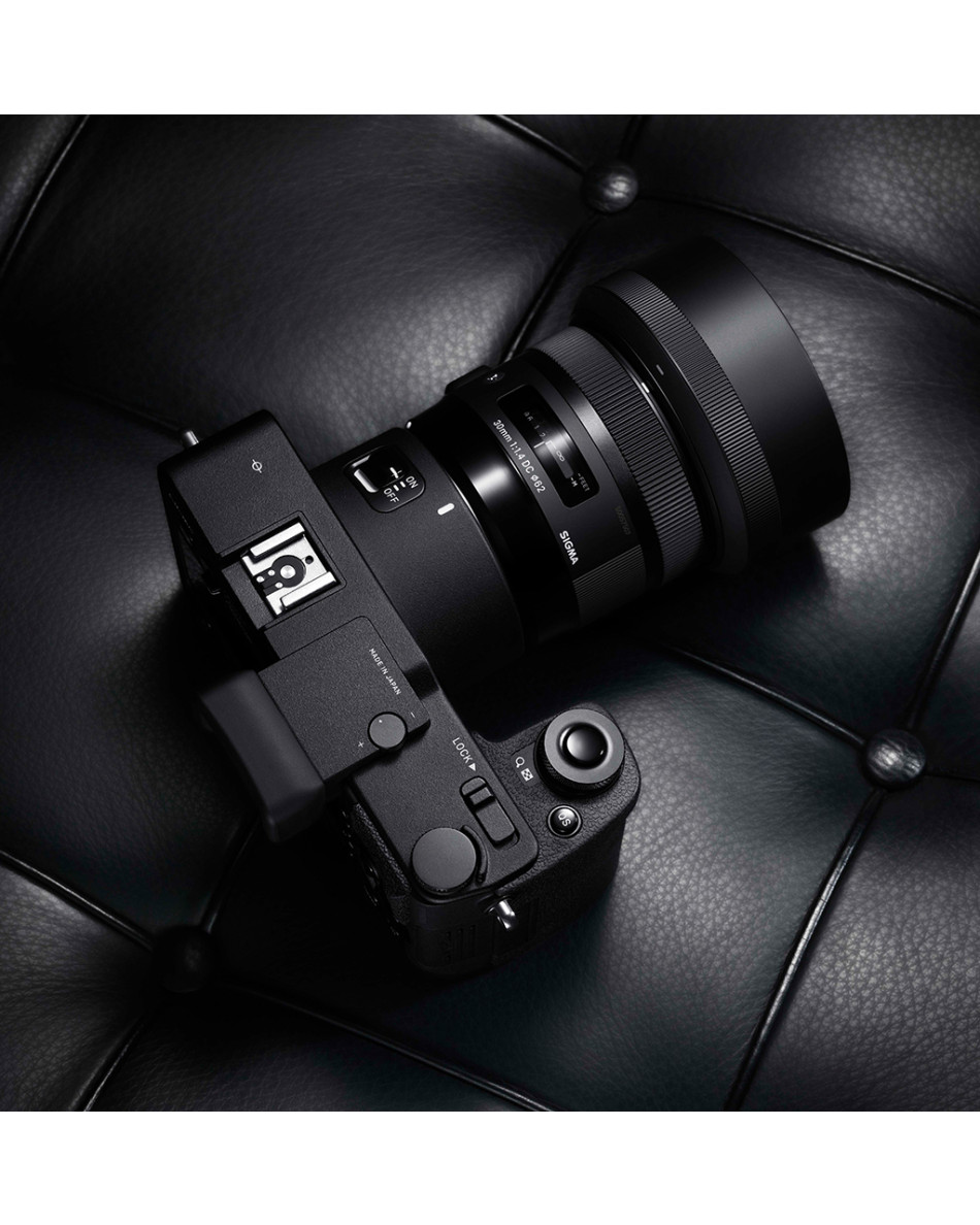 SIGMA sd Quattro Mirrorless Camera + 30mm F1.4 DC HSM | Art Lens
