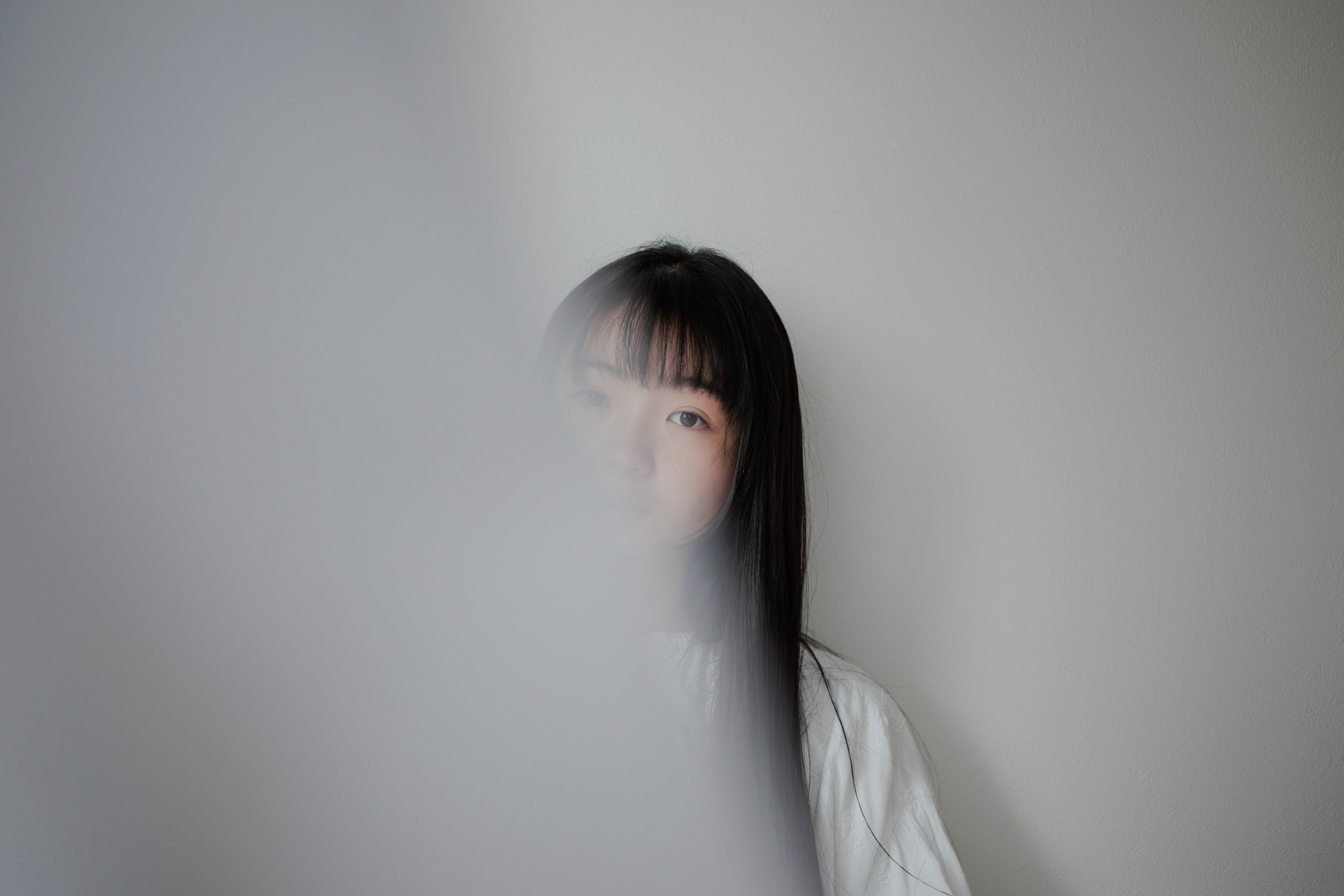 EtsukoAimu_ExamplePhoto_007-Portrait_White_Wall.jpg