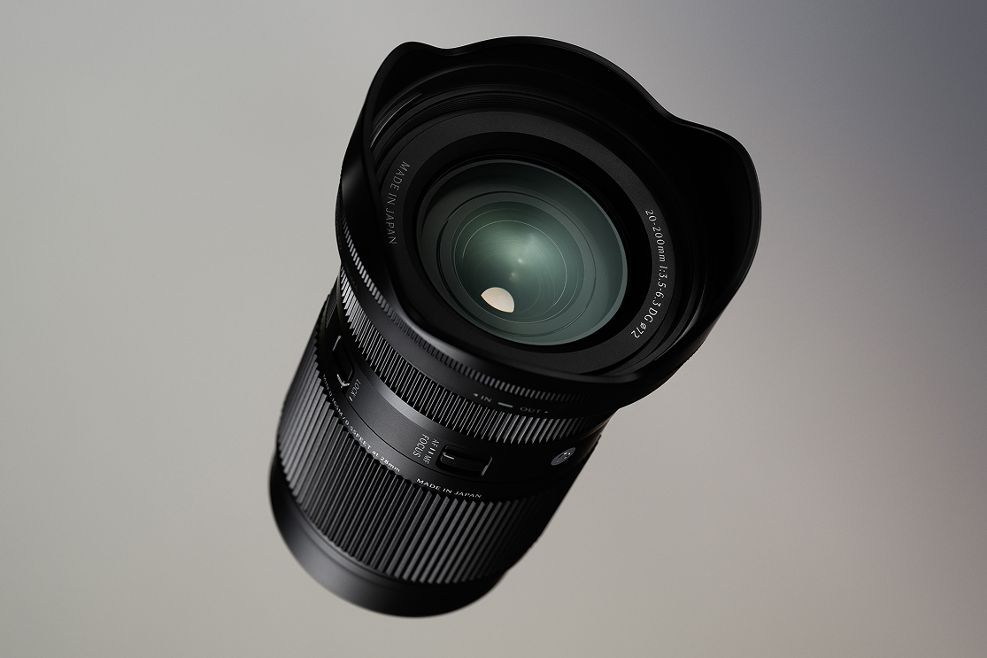 The Sigma 200mm F2 DG OS | Sports is the world’s first 200mm F2 telephoto prime lens