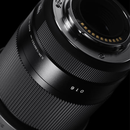 SIGMA 30mm F1.4 DC DN | Contemporary | SIGMA Corporation of America